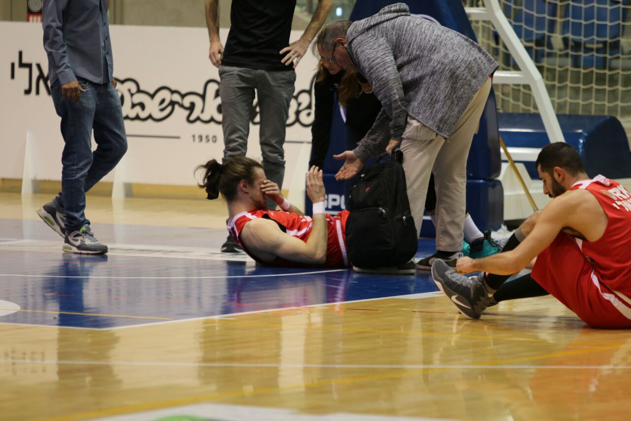 בן אייזנהרט נפצע. לא מספיק ג'ף אלן? (צילום: אסף חיימוביץ')